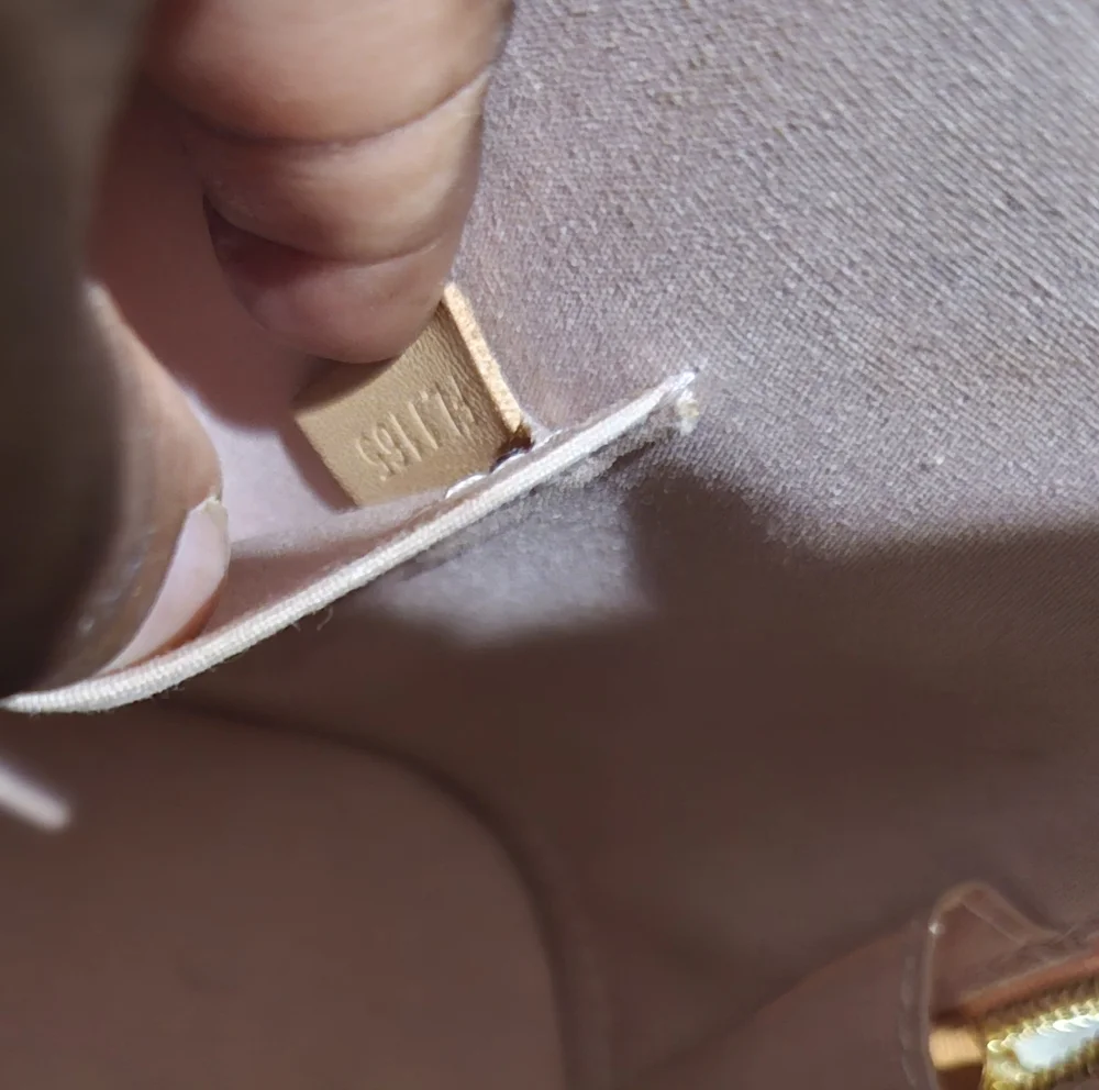 Louis Vuitton Pink Mini Bag with Structured Design and Metal Hardware - Picture 12 of 15